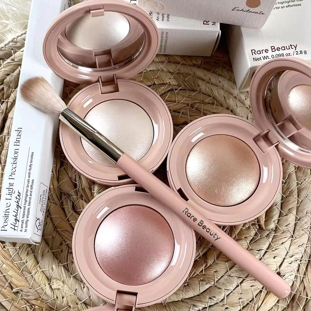 بودرة أحمر خدود ناعمة أحادية ا - مراجعة Rare Beauty Makeup Highlighter وسعره