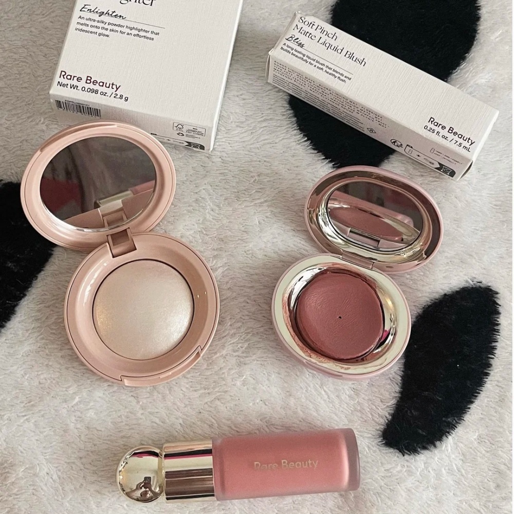 هايلايتر رير بيوتي طويل الأمد  - مراجعة Rare Beauty Makeup Highlighter وسعره