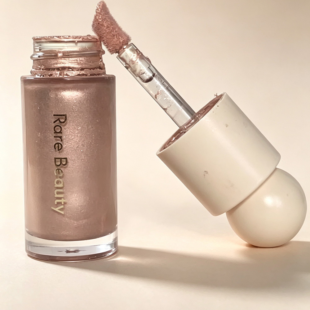 هايلايتر ريت بيوتي لايت سيلكي، - مراجعة Rare Beauty Makeup Highlighter وسعره