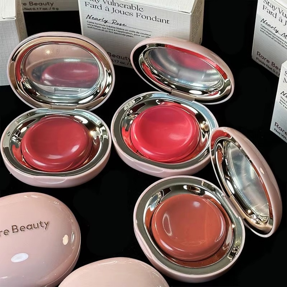 بودرة أحمر خدود من رير بيوتي،  - مراجعة Rare Beauty Makeup Highlighter وسعره