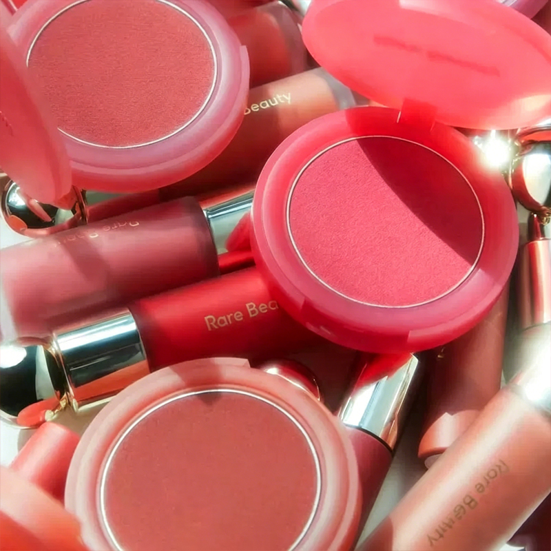 بلاش كريمي ناعم يتحول إلى بودر - مراجعة Rare Beauty Makeup Highlighter وسعره